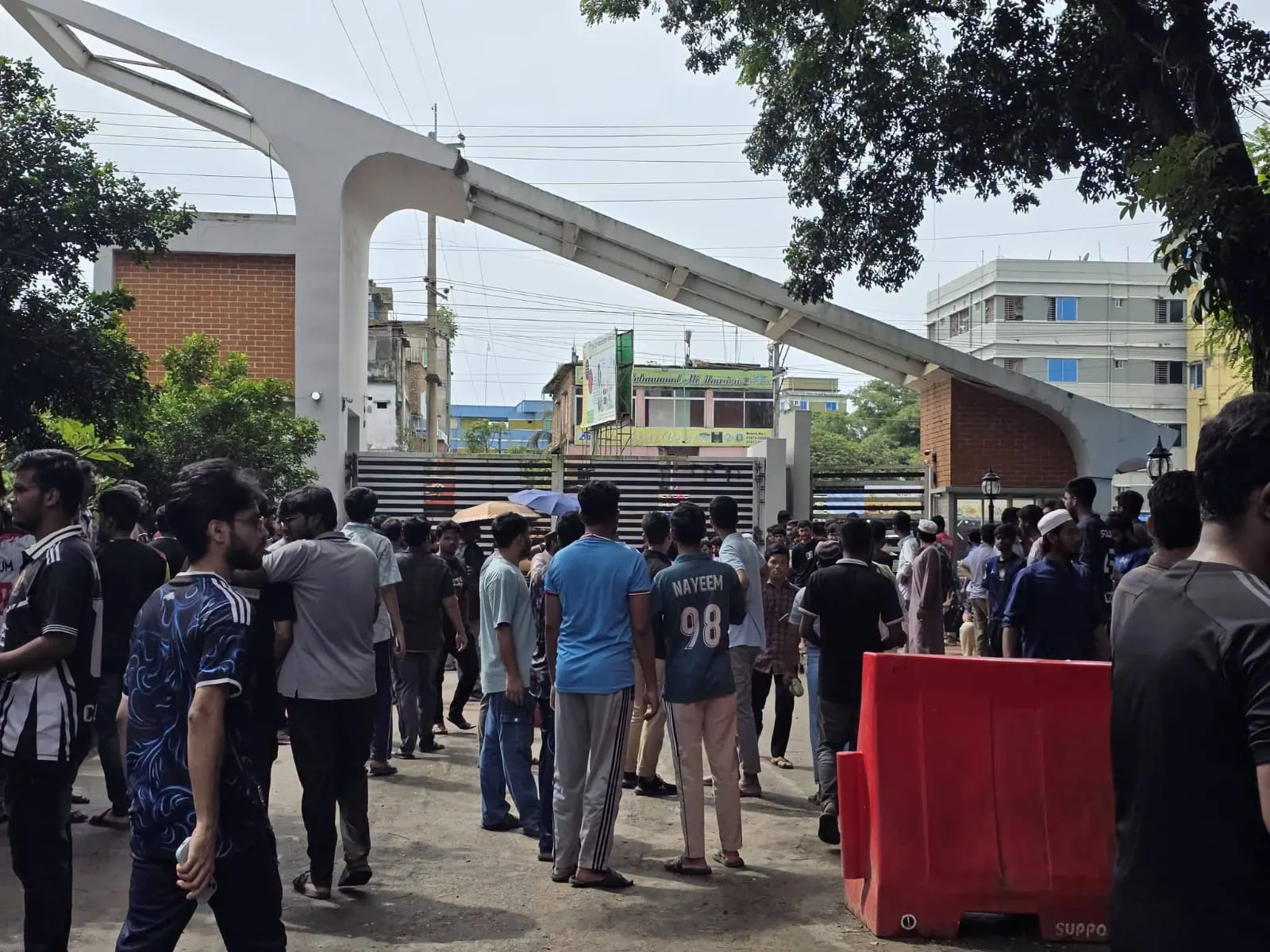 উপাচার্য পরিবর্তনের প্রতিবাদে উত্তাল চুয়েট, চলছে কমপ্লিট শাটডাউন