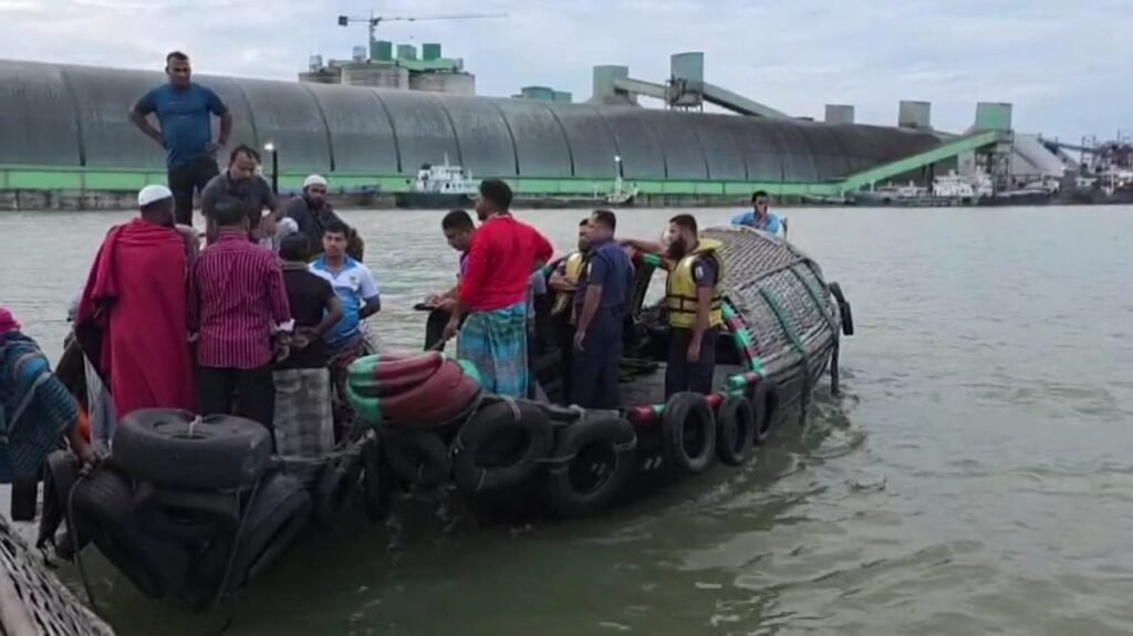 সোনারগাঁয়ে মেঘনায় ট্রলারডুবি: নারী নিহত ও নিখোঁজ চার