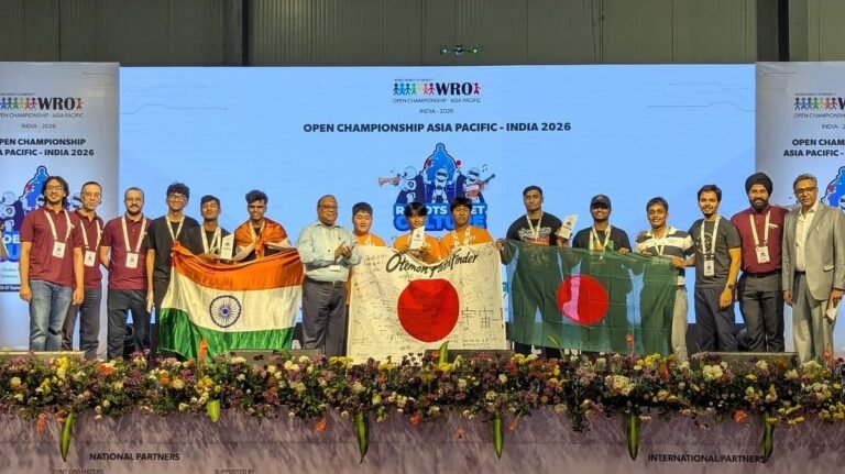 আন্তর্জাতিক রোবোটিকস প্রতিযোগিতায় ব্রোঞ্জ জিতল বাংলাদেশের টিম ব্লুপ্রিন্ট