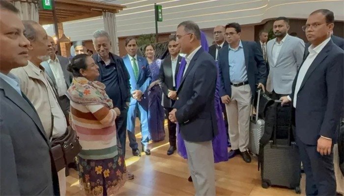 জাতিসংঘের অধিবেশনে যোগ দিতে নিউইয়র্কের পথে প্রধানমন্ত্রী