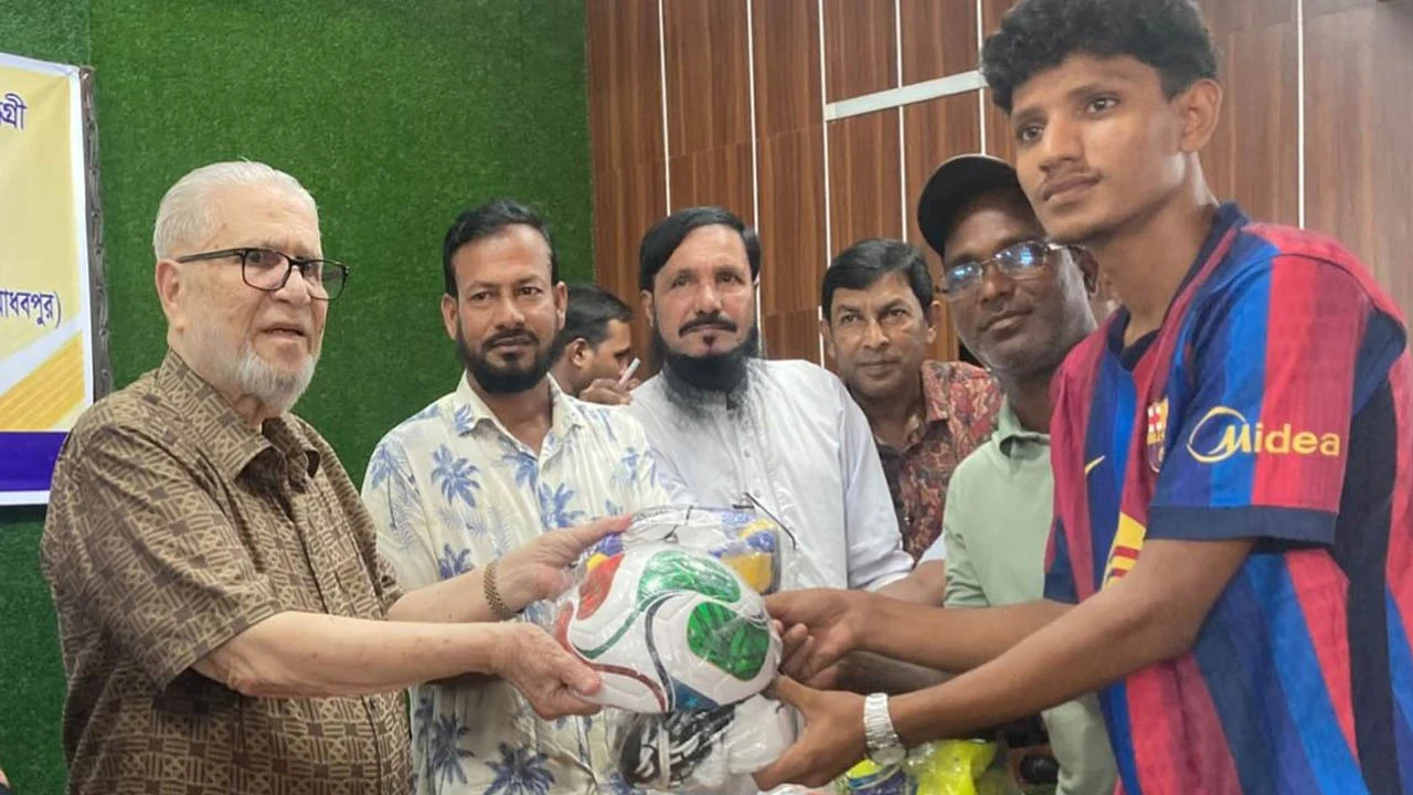 সার কালোবাজারি করলে দলীয় পরিচয়েও রেহাই নয়: বিএনপি এমপি