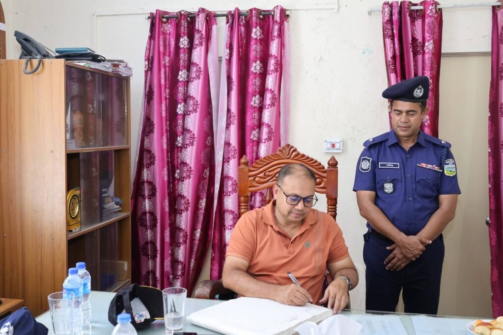 নেত্রকোণার দুর্গম থানা খালিয়াজুড়িতে ময়মনসিংহ রেঞ্জের ডিআইজি