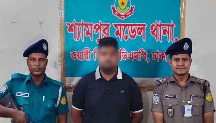 ৯ হাজার মুখোশ ও ককটেল সরঞ্জামসহ আটক ১