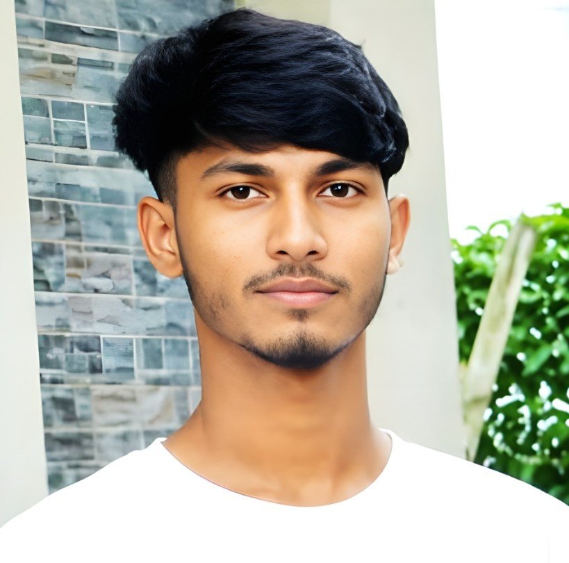 প্রেমীকা অন্যছেলের সাথে বিয়ের বাজার করতে এসেছে দেখে ফাঁস নিলো প্রেমীক