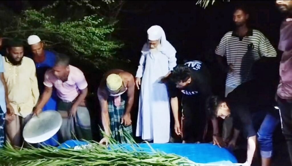 সাতক্ষীরায় সাংসদের স্ত্রীর শেষকৃত্য সম্পন্ন, ন্যায়বিচারের দাবি এলাকাবাসীর