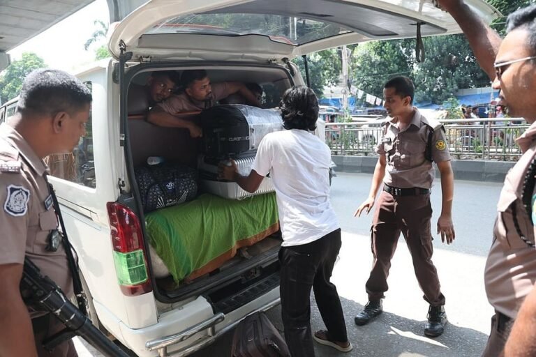 রাজধানীতে ককটেল বিস্ফোরণ: নিরাপত্তা জোরদার, চেকপোস্টে তল্লাশি