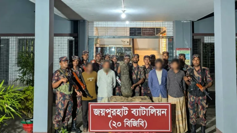জয়পুরহাটে ৭২ লাখ টাকার কষ্টিপাথরসহ আটক ৪