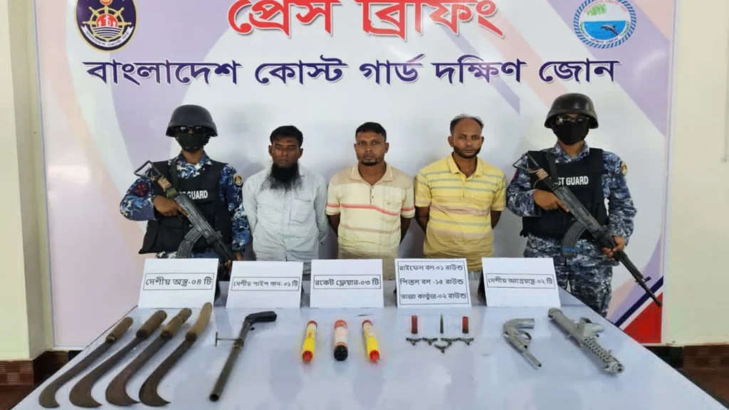 ভোলার বিচ্ছিন্ন দ্বীপে অস্ত্রসহ তিন ব্যক্তি আটক