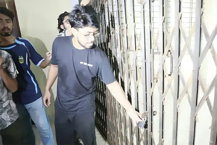 চুয়েটে উপাচার্য ভবনে তালা ও বিদ্যুৎ সংযোগ বিচ্ছিন্ন