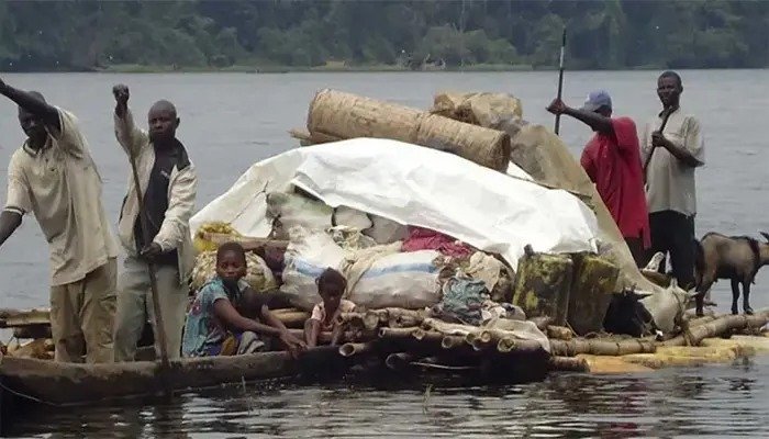 কঙ্গো নদীতে দুই নৌকার সংঘর্ষে প্রাণহানি ৩০