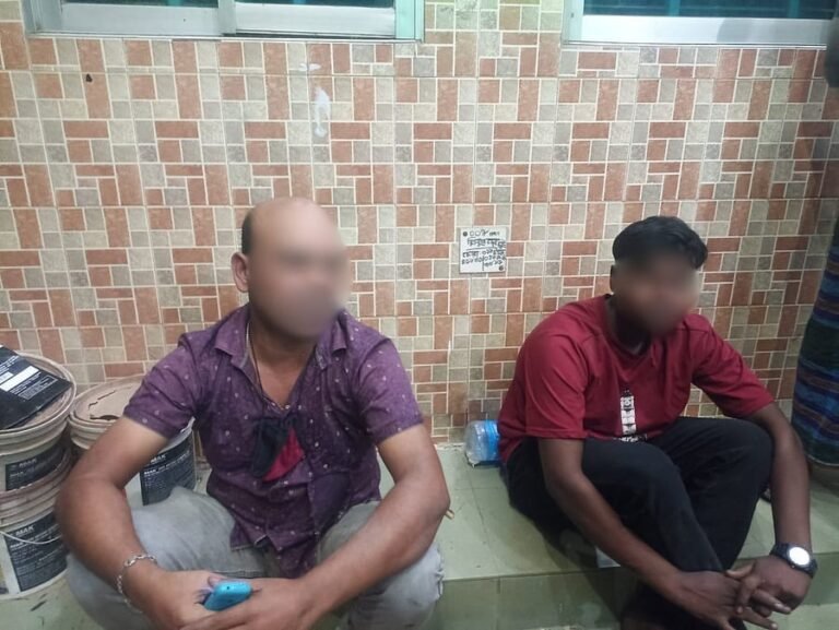 চুয়াডাঙ্গায় তেল নিয়ে পালানোর সময় ধাওয়া করে আটক দুই