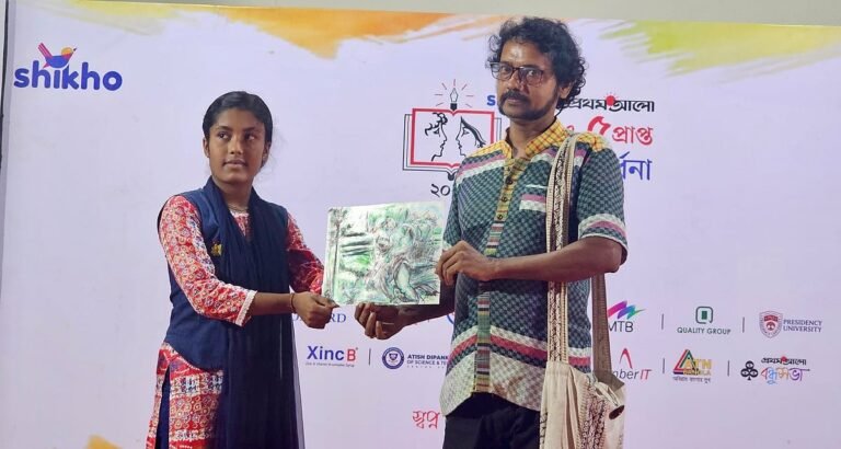 এসএসসিতে জিপিএ-৫ প্রাপ্ত শিক্ষার্থীকে শিক্ষকের বিশেষ উপহার