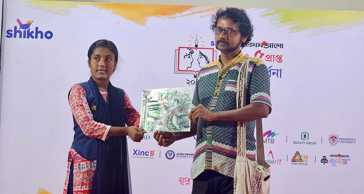 এসএসসিতে জিপিএ-৫ প্রাপ্ত শিক্ষার্থীকে শিক্ষকের বিশেষ উপহার