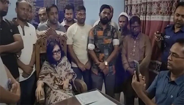 ওসিকে রুমিন ফারহানা: আপনি বিরাট আওয়ামী লীগ ছিলেন