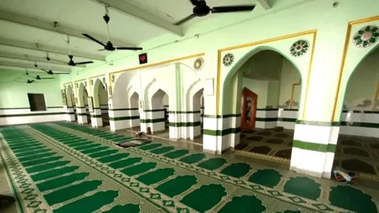নরেন্দ্র মোদির বাসভবনের পাশে ঐতিহাসিক মসজিদ খালি করার নির্দেশ