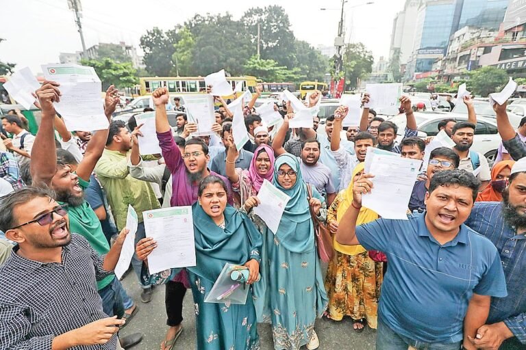 যুব উন্নয়ন অধিদপ্তরের প্রশ্নফাঁস: দায়ীদের শাস্তি ও ক্ষতিপূরণের দাবি