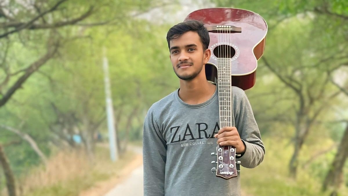 প্রথম সিনেমাতেই আন্তর্জাতিক পুরস্কার পেলেন খুলনার চিরনজিৎ