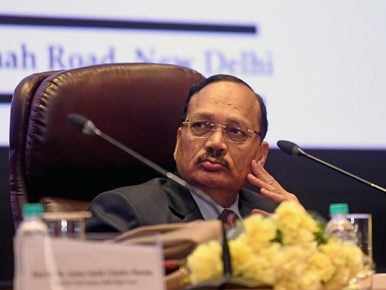 মাছি মারতে হাতুড়ি চালানো যায় না: ভারতের প্রধান বিচারপতি