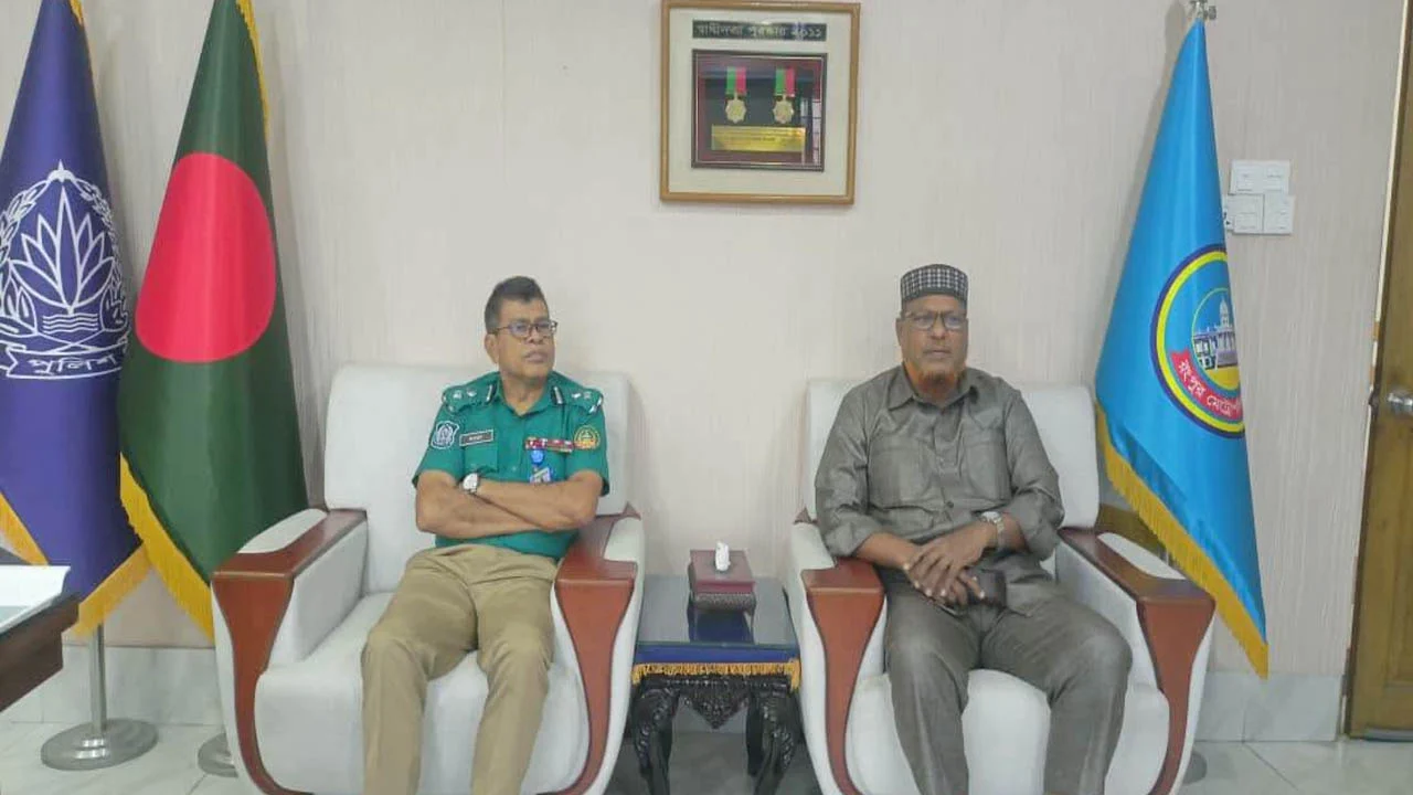 রংপুরের আইনশৃঙ্খলা ও মাদক পরিস্থিতি নিয়ে পুলিশ কমিশনারের সঙ্গে
