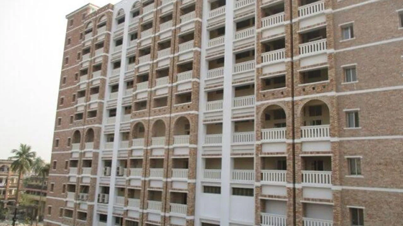 বরিশাল আদালত ভবন থেকে পড়ে যুবকের মৃত্যু