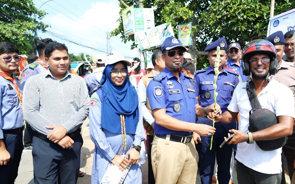 হেলমেট ব্যাবহার মৃত্যু ঝুঁকি কমায়ঃ এসপি তরিকুল ইসলাম
