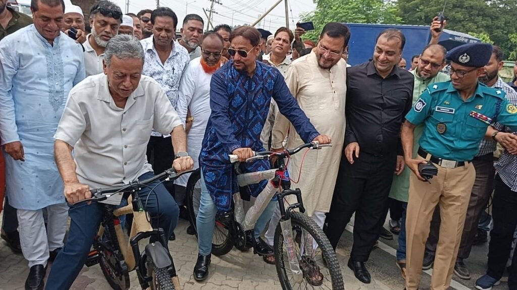 চট্টগ্রামে দেশের প্রথম সাইকেল ট্র্যাক উদ্বোধন করলেন অর্থমন্ত্রী