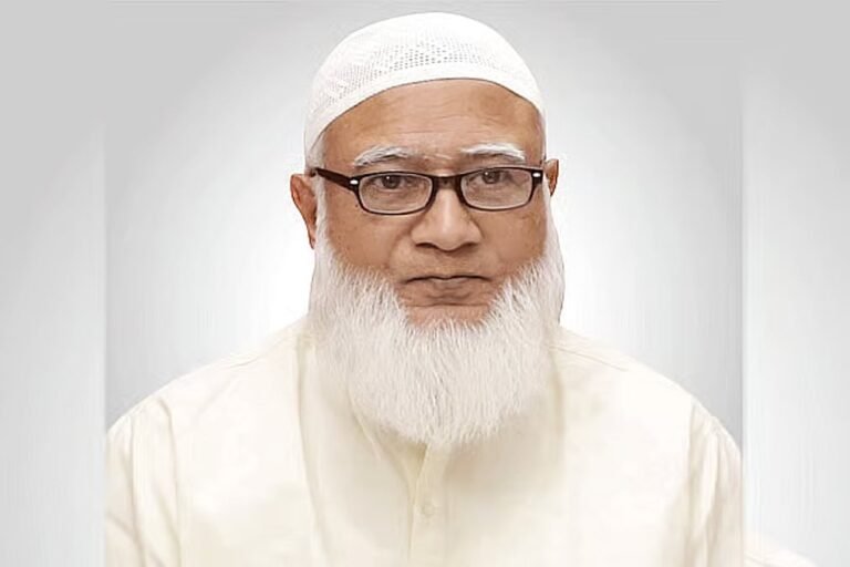 পুলিশ কর্মকর্তার বাড়িতে অসামাজিক কার্যকলাপ