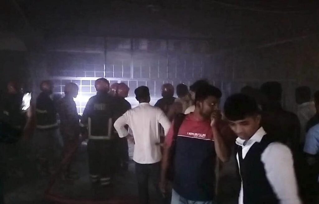 কক্সবাজারে ফের হোটেলে আগুন, সৈকতে ছুটলেন তিন শতাধিক পর্যটক