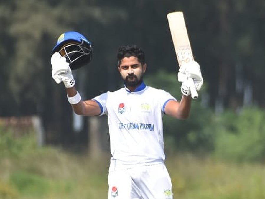 ঢাকার ১১ জনের বোলিং, সেঞ্চুরি পেলেন ইরফান শুক্কুর
