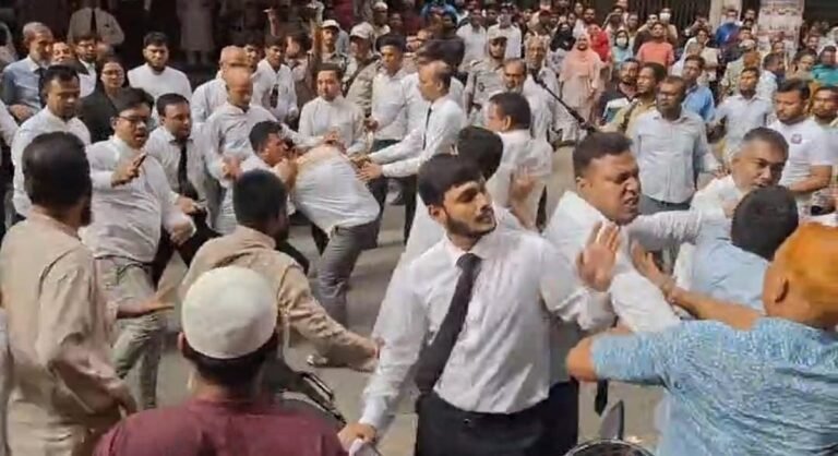 আখতারুজ্জামানের জামিন শুনানি ঘিরে আইনজীবীদের হট্টগোল ও হাতাহাতি