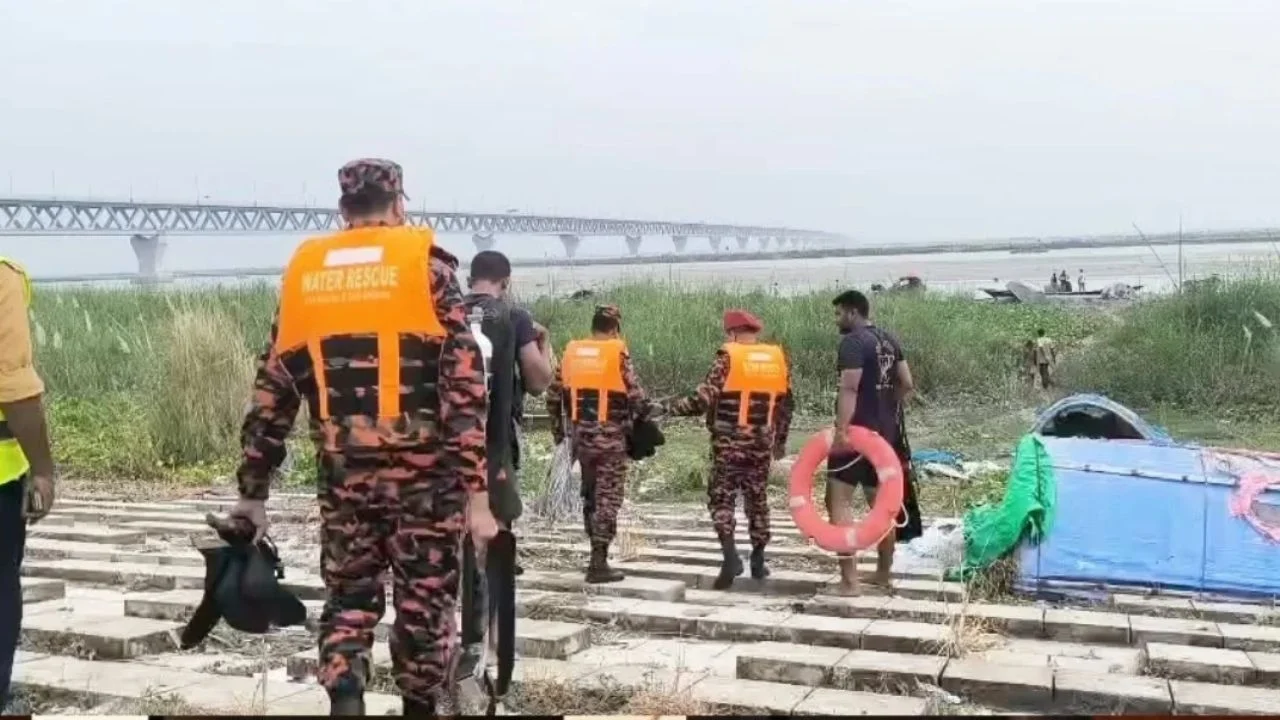 লৌহজংয়ে পদ্মা নদীতে গোসলে নেমে পর্যটক দলের দুই কর্মী নিখোঁজ